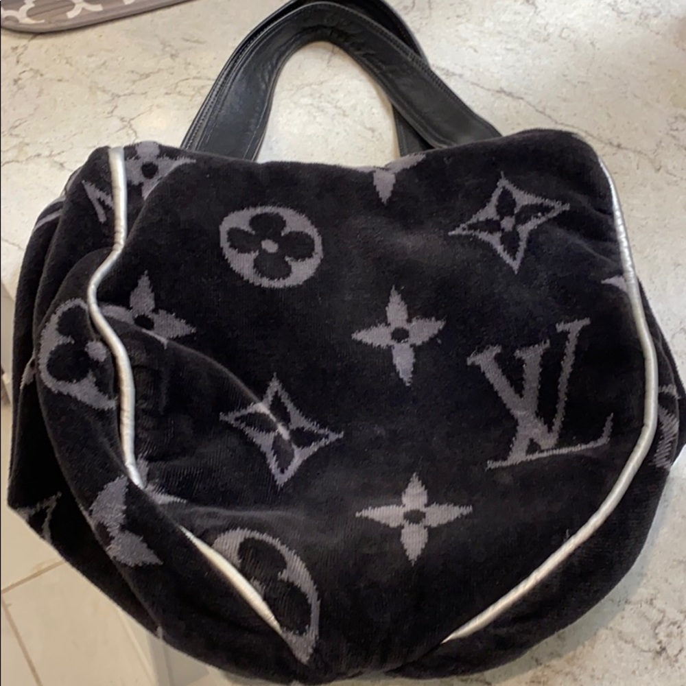 🖤💙BEAUTIFUL AUTHENTIC LOUIS VUTTON TOWEL BAG💙🖤